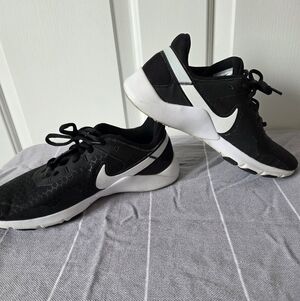 Nike Legend Essential 2 Black & White Women's Size 9